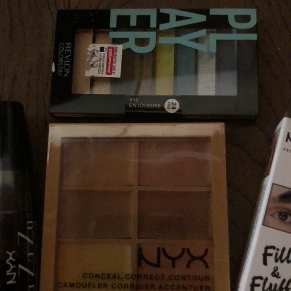 Makup - Picture 3 of 4